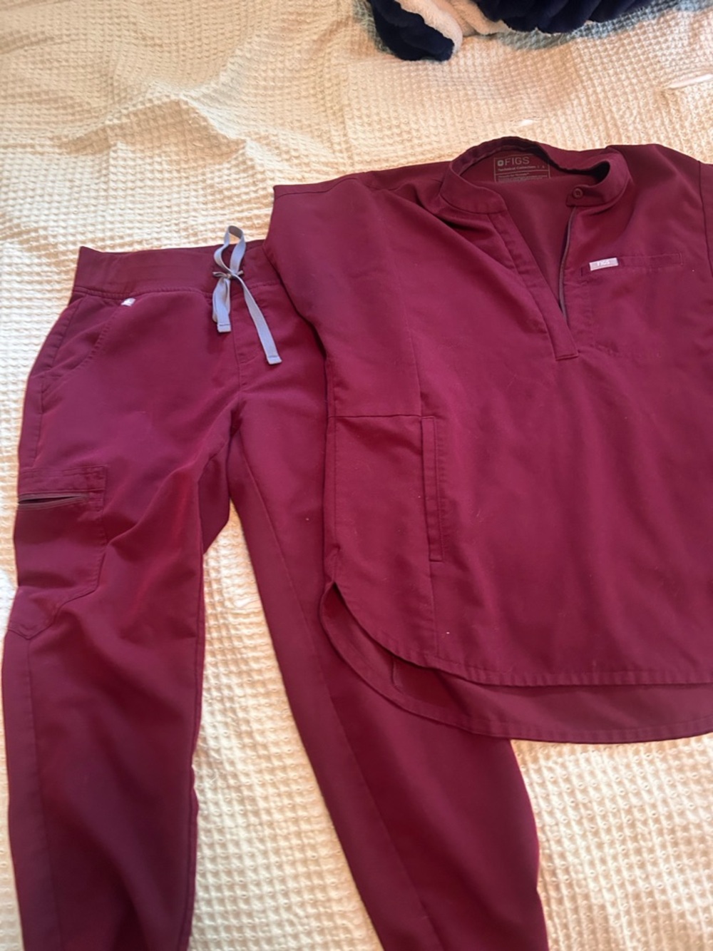 Figs Women's Maroon jogger Pants & Top Set